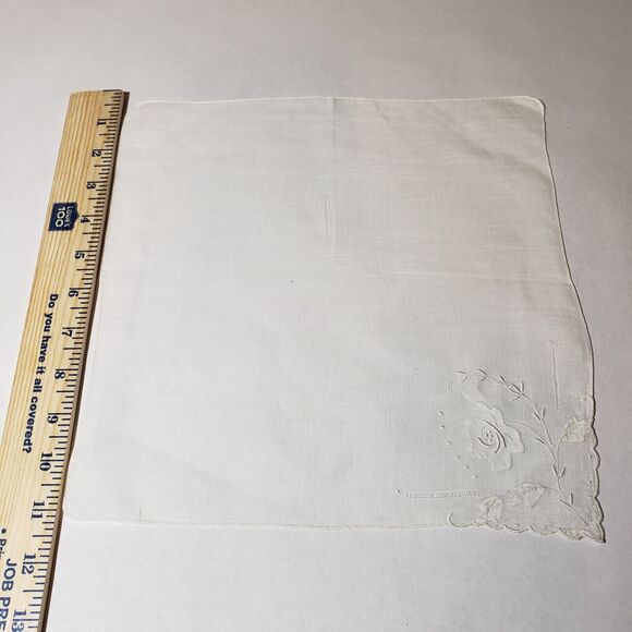VINTAGE HANKIE WHITE FLORAL EMBROIDERY SCALLOPED EDGE HANDMADE POCKET SCARF - Picture 5 of 9